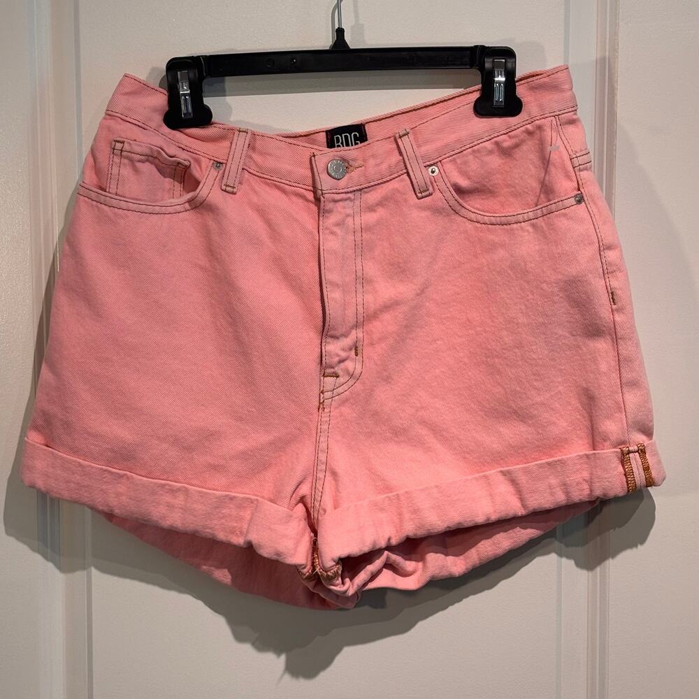 BDG Mom High rise pink denim shorts size 31